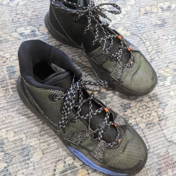 NIKE | Youth Kyrie 7 Basketball Shoe - Picture 2 of 8